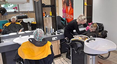 Friseurtag im Altenpflegeheim